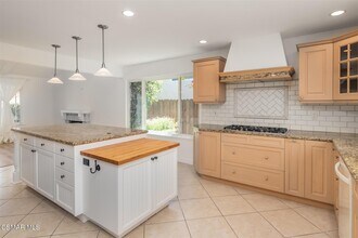 2205 Summerpark Ct in Thousand Oaks, CA - Building Photo - Building Photo