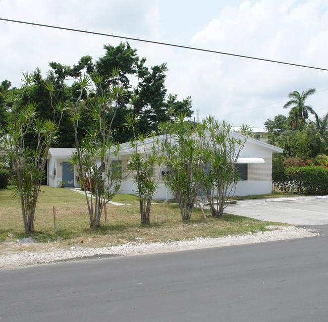 301 Lauderdale Trl in Fort Lauderdale, FL - Foto de edificio - Building Photo