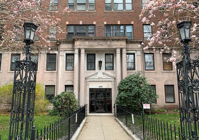 2009 Commonwealth Ave, Unit 2001-2 in Boston, MA - Building Photo - Building Photo