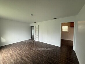 5657 Bonniemae Way in Sacramento, CA - Building Photo - Building Photo