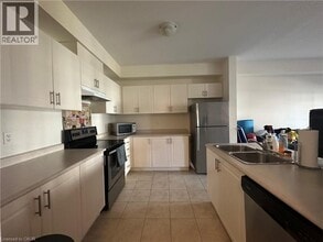 7 Hiscott Dr in Hamilton, ON - Building Photo - Building Photo