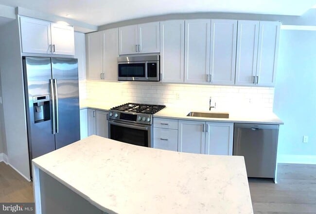property at 925 N Fairfax St