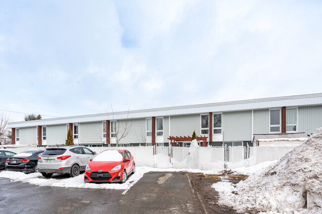 8 Georges-Ramsay St in Lévis, QC - Building Photo - Building Photo