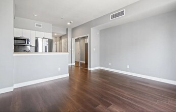 445 Island Ave in San Diego, CA - Building Photo - Building Photo