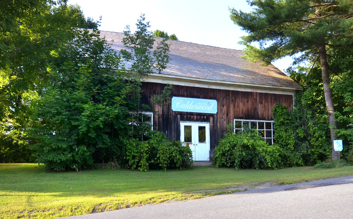 1668 County Route 64 in Shushan, NY - Foto de edificio