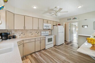 1954 Wisteria Rd in Rockford, IL - Foto de edificio - Building Photo