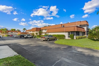 12009 Poinciana Blvd, Unit 205 in Royal Palm Beach, FL - Building Photo - Building Photo