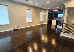 1211 Thompson St in Houston, TX - Building Photo - Building Photo