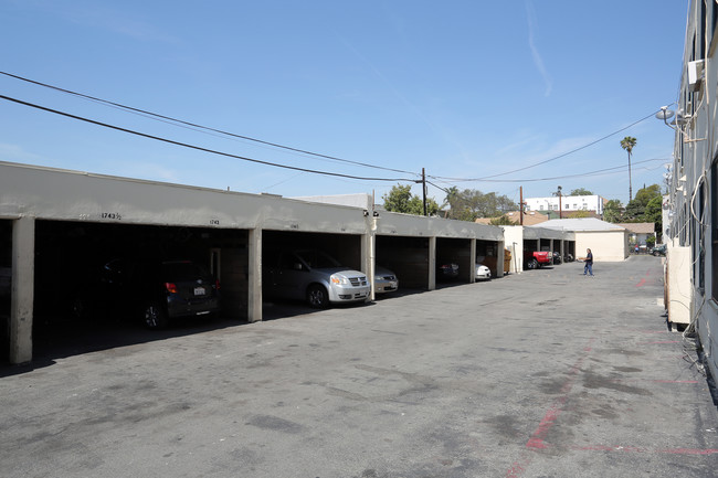 1735 S Westmoreland Ave in Los Angeles, CA - Building Photo - Building Photo