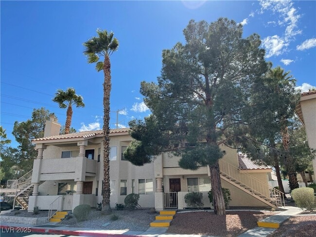 property at 913 Boulder Mesa