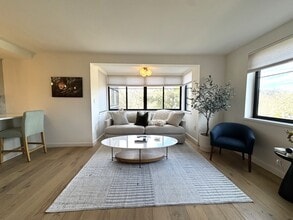 100 Ledgewood Dr-Unit -517 in Stoneham, MA - Building Photo - Building Photo