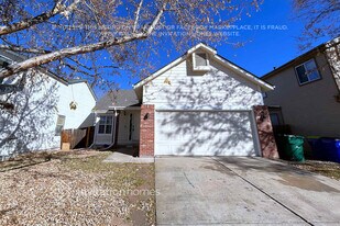 4862 S Tower Way in Aurora, CO - Building Photo