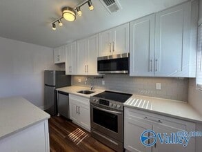 4300 Knight Rd SW, Unit D in Huntsville, AL - Building Photo - Building Photo