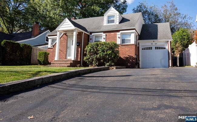 58 Elm St in Dumont, NJ - Building Photo - Building Photo