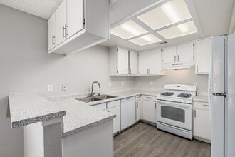 Cordova Park in Lancaster, CA - Building Photo - Interior Photo
