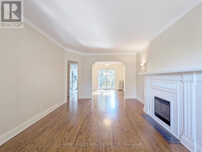 95 Chatsworth Dr in Toronto, ON - Building Photo - Building Photo