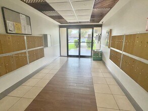 10431 N Kendall Dr in Miami, FL - Building Photo - Building Photo