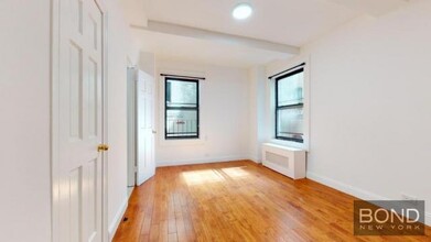 201 E 35th St in New York, NY - Building Photo - Building Photo