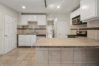 571 Somerville Ave, Unit 571A in Somerville, MA - Building Photo - Building Photo