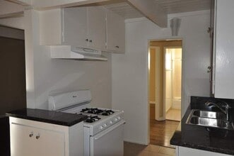 6125 Whitsett Ave in Los Angeles, CA - Building Photo - Building Photo