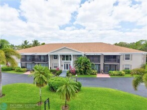 9000 Jacaranda Ln in Plantation, FL - Building Photo - Building Photo