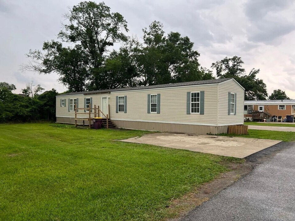 805 Topsy Rd in Lake Charles, LA - Building Photo