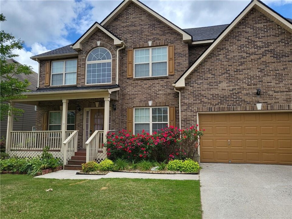 950 Rockbass Rd in Suwanee, GA - Building Photo