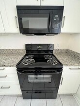 1565 Springside Dr in Weston, FL - Building Photo - Building Photo