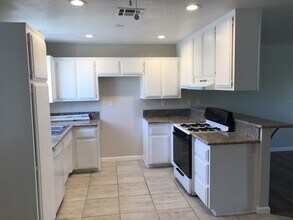 16421 Apple Valley Rd in Apple Valley, CA - Building Photo - Building Photo