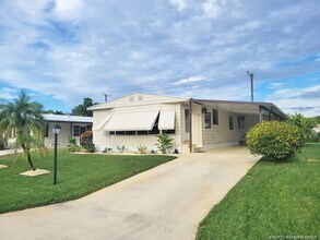 7777 SE Continental Dr in Hobe Sound, FL - Building Photo - Building Photo