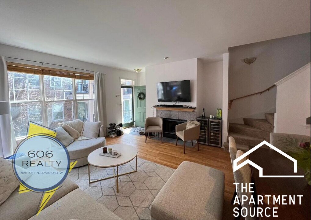 220 W Scott St, Unit G in Chicago, IL - Building Photo