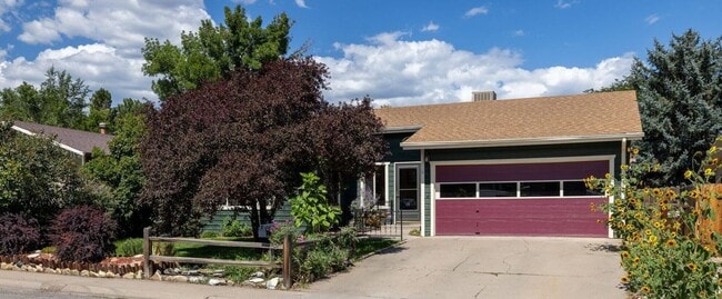 property at 720 E 5th St