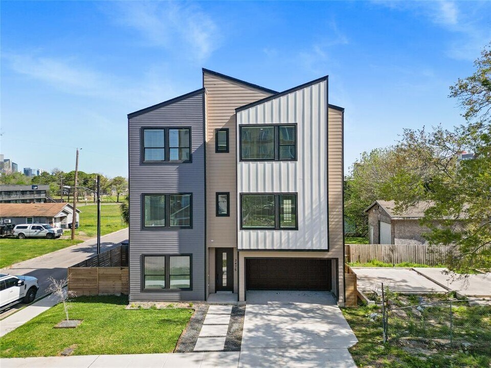 3475 Simmons St in Houston, TX - Building Photo