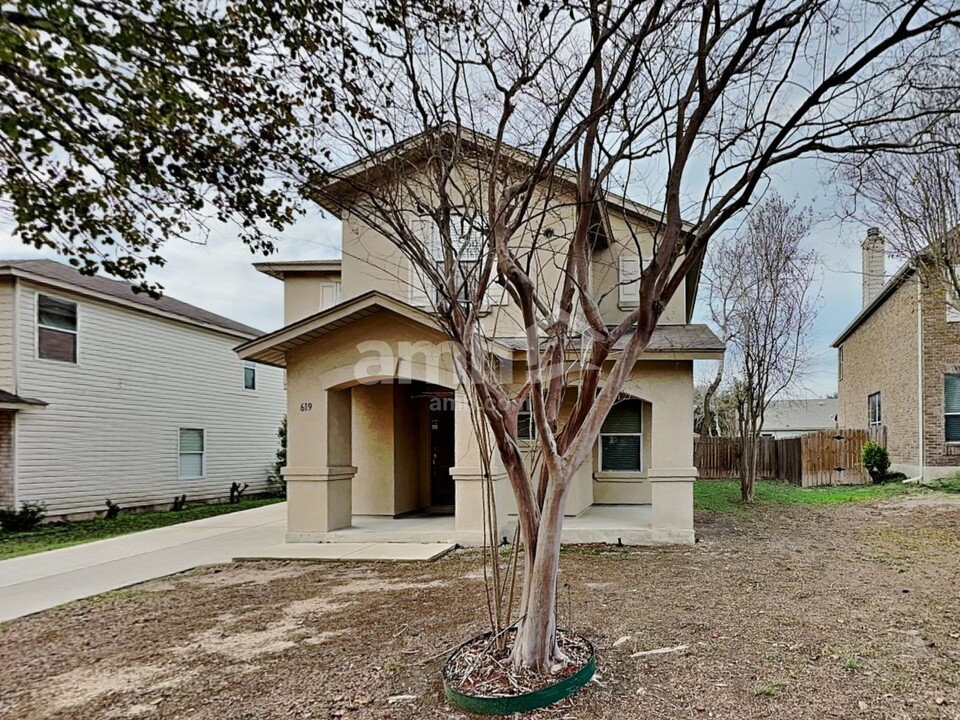 619 Gable Point in San Antonio, TX - Building Photo