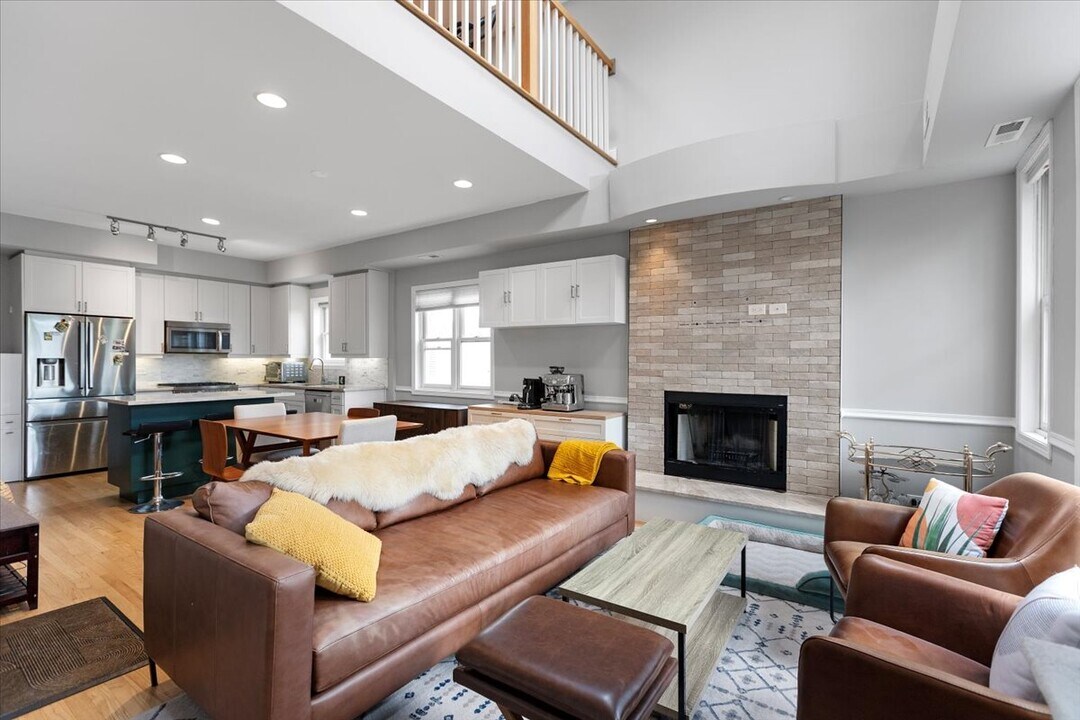 2629 N Dayton St, Unit 3S in Chicago, IL - Building Photo