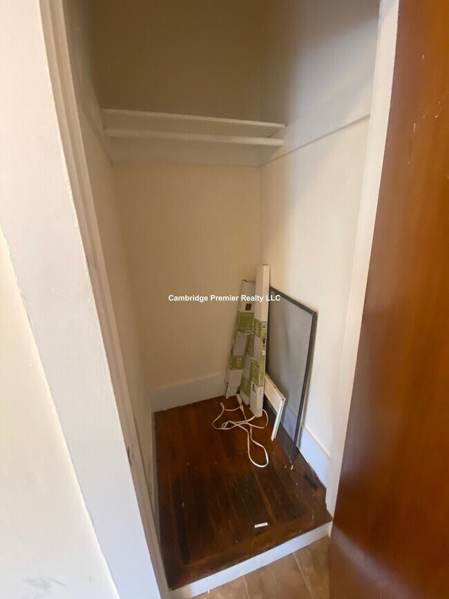 43 Bow St, Unit 3 in Somerville, MA - Foto de edificio - Building Photo