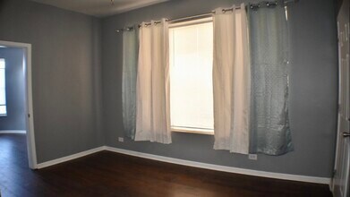5735 S Calumet Ave in Chicago, IL - Building Photo - Building Photo