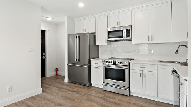 33 Devoe St, Unit Apt. A, Unit Apt. A
