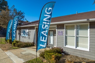 The Raintree Apartments in Birmingham, AL - Building Photo - Building Photo