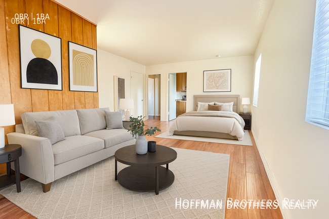 5709 Willowcrest Ave, Unit A in Los Angeles, CA - Foto de edificio - Building Photo