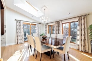 8642 Fredericksburg Rd in San Antonio, TX - Building Photo