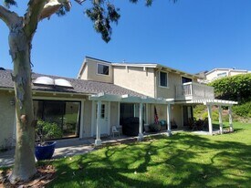 124 Calle Cuervo in San Clemente, CA - Building Photo