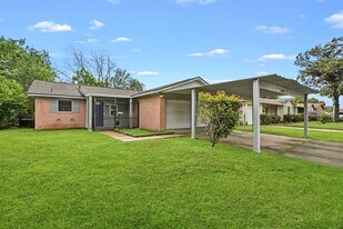12903 Claygate Dr in Houston, TX - Building Photo