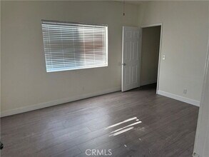 23056 Lanark St in Los Angeles, CA - Building Photo - Building Photo