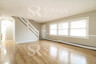 11 Return Ln in Levittown, NY - Building Photo - Building Photo