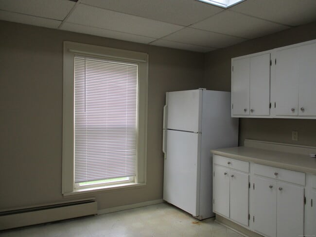312 Church St in Putnam, CT - Building Photo - Building Photo