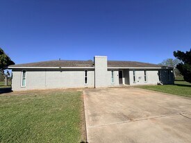 625 Elm St in Freeport, TX - Building Photo