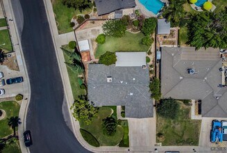 6412 Manchester Ln in Bakersfield, CA - Building Photo - Building Photo