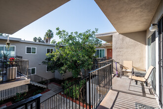 Pico Apartments in San Diego, CA - Building Photo - Building Photo