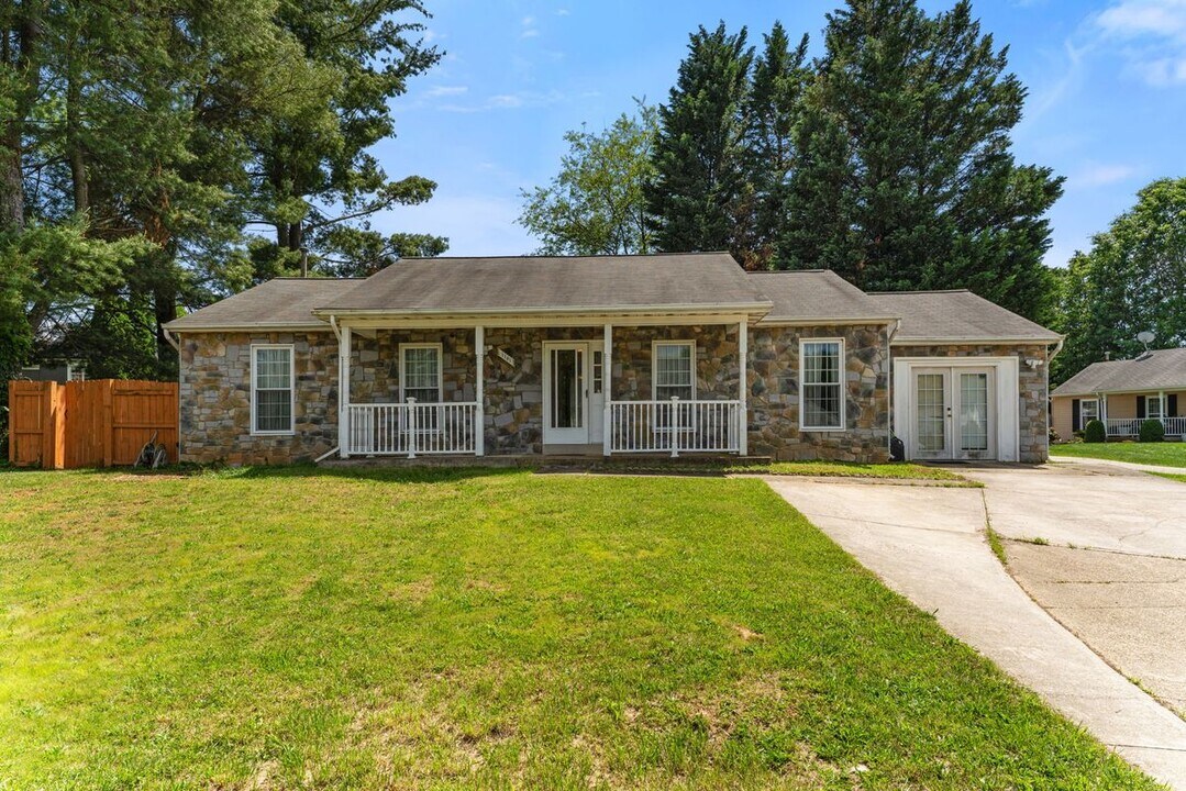 1101 Canyon Rd in Silver Spring, MD - Building Photo